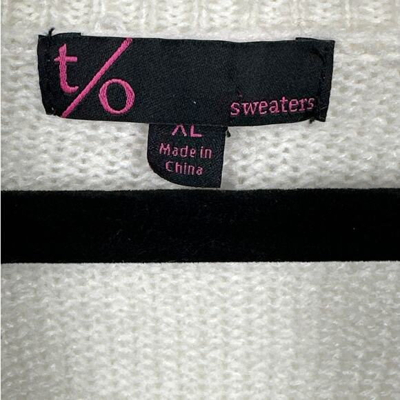 t/o Sweaters Cat Face Knit Long Sleeves White Sweater Size XL - Picture 6 of 11